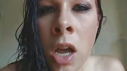 Rachel chị Scarlett phim 18 bo chong nang dau Đau