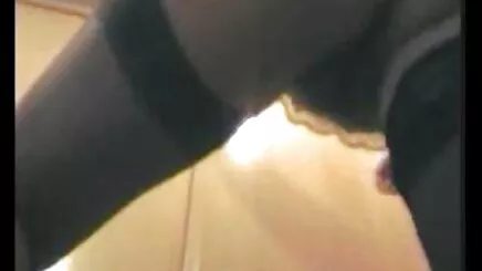 Cô gái phim sex vung trom voi bo chong chơi bóng đá và nhóm