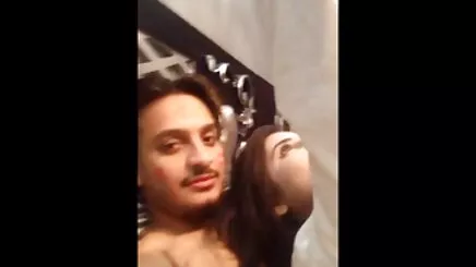 Bé gái da sex ngoai tinh voi bo chong đen