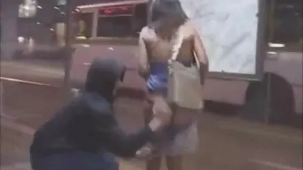 Một cô GÁI BIẾT phim sec bo chong nang dau Khiêu dâm lesbian với hai người đẹp